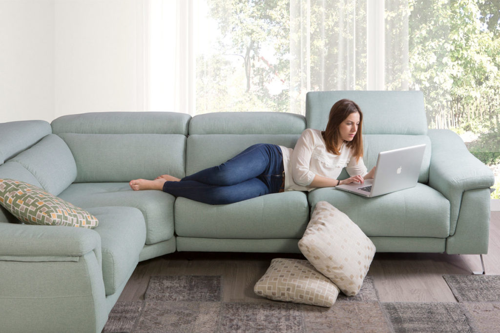 Sofá rinconera: 5 ventajas para tu salón - ConfortSena